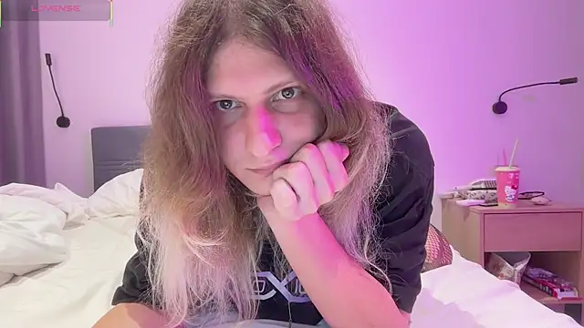 AlicePinkhead live sex cam