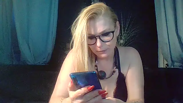 DevilsAngel13 live sex cam