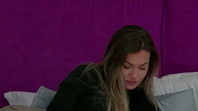 CelineHuddson live sex cam