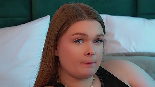 CrystalLyons live sex cam