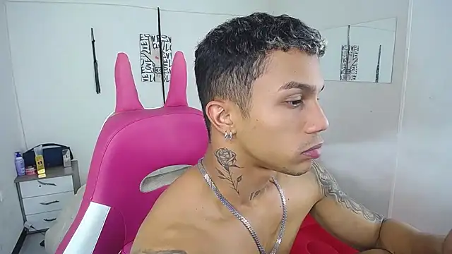 Leonard_Price live sex cam