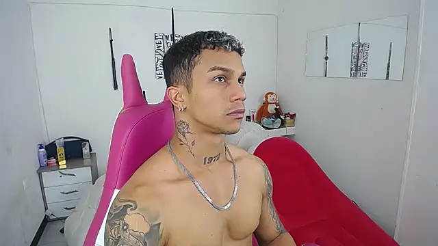Leonard_Price live sex cam