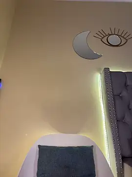 KIARAPRETTY live sex cam