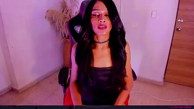 carolinemiller7 live sex cam