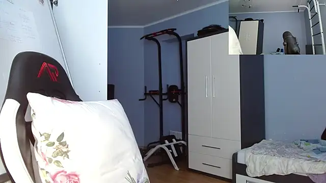 Poliglotjoe1 live sex cam