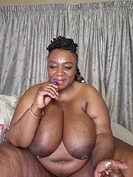 ThickianaRider live sex cam