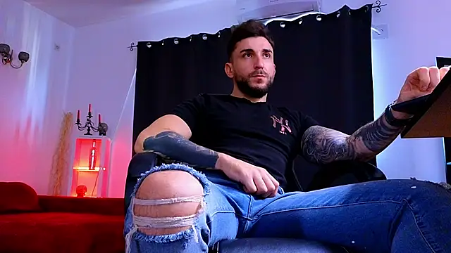 MightyAaron66 live sex cam