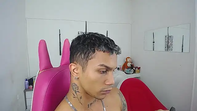 Leonard_Price live sex cam