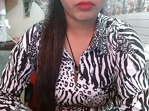 LovingPihu live sex cam