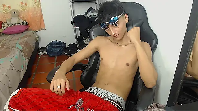Alejandro_Cutee live sex cam