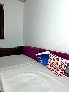 MiaKiittyy live sex cam