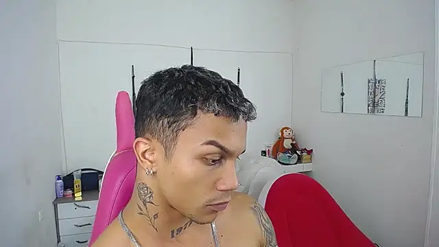 Leonard_Price live sex cam