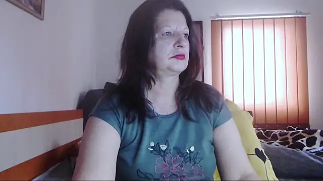 ExtasyMature live sex cam