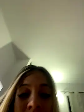 lanahot-77 live sex cam