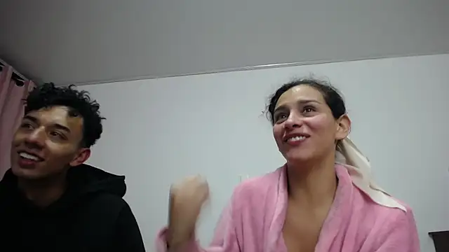 Sarabubbie live sex cam