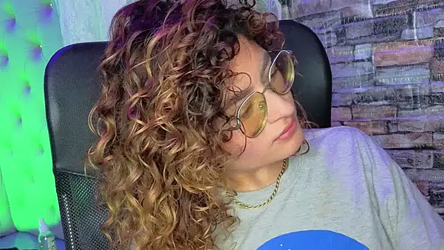 EmiliRouse_ live sex cam