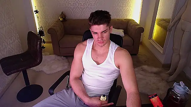 MaxKaiden live sex cam