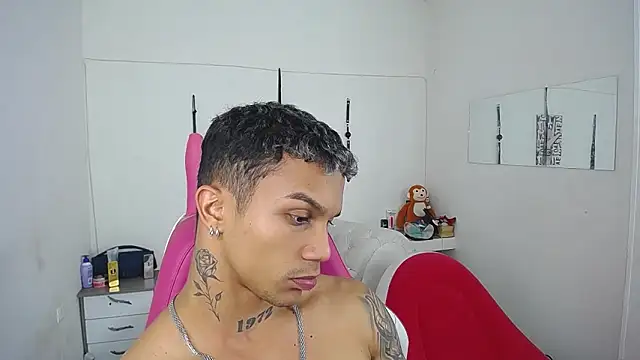 Leonard_Price live sex cam