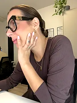 Hii_Lolla live sex cam