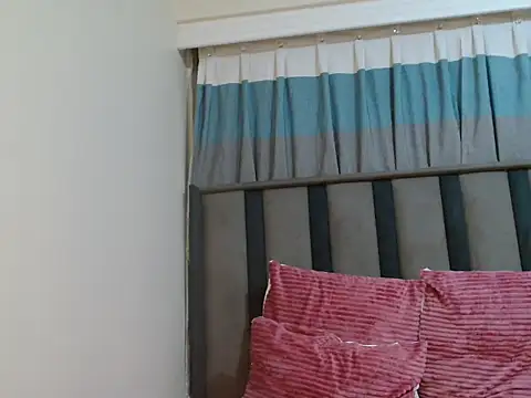 SlimEbonydoll live sex cam