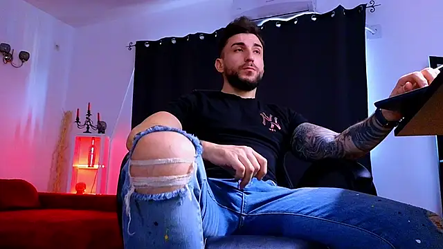 MightyAaron66 live sex cam