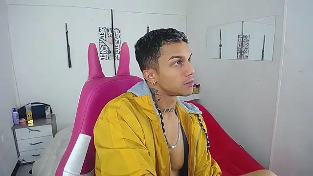 Leonard_Price live sex cam