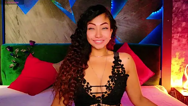 ElyaQuinn live sex cam