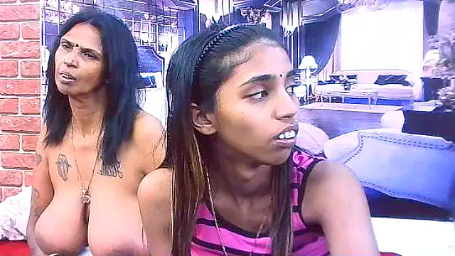 IndianSexySlender live sex cam