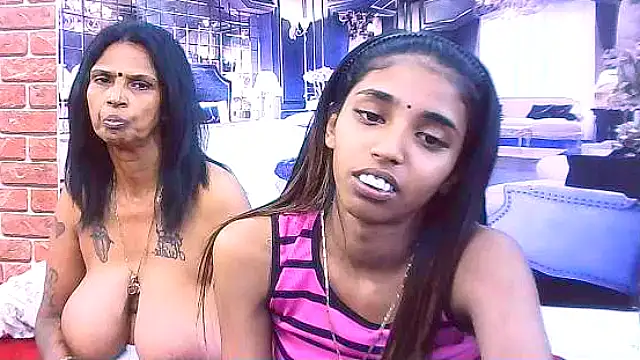 IndianSexySlender live sex cam