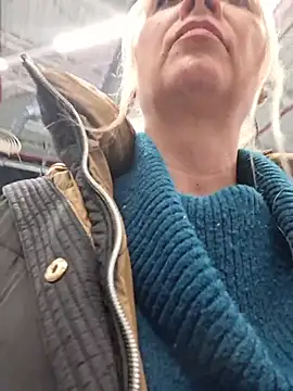 merlyn4 live sex cam