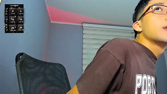 tom_Howard live sex cam