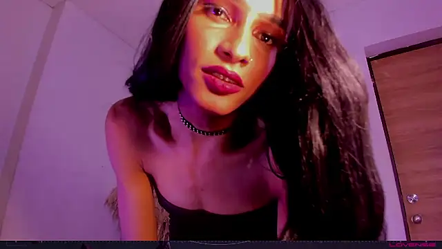 carolinemiller7 live sex cam