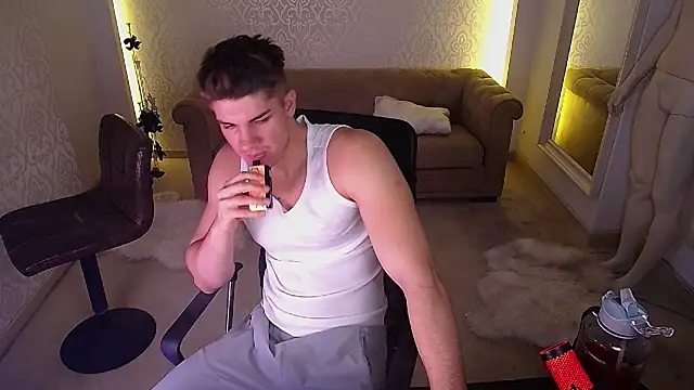 MaxKaiden live sex cam