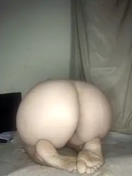 yaraa49 live sex cam