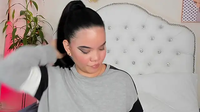 SahomiThai live sex cam