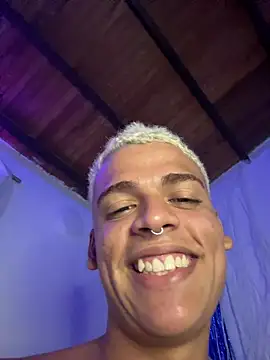 MrLeoLatino live sex cam