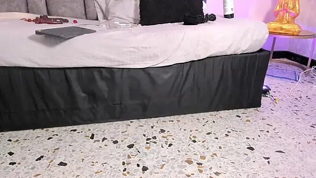 AdelaLust live sex cam