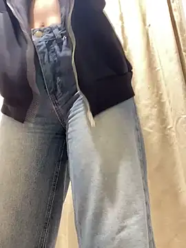 QuitieLia live sex cam