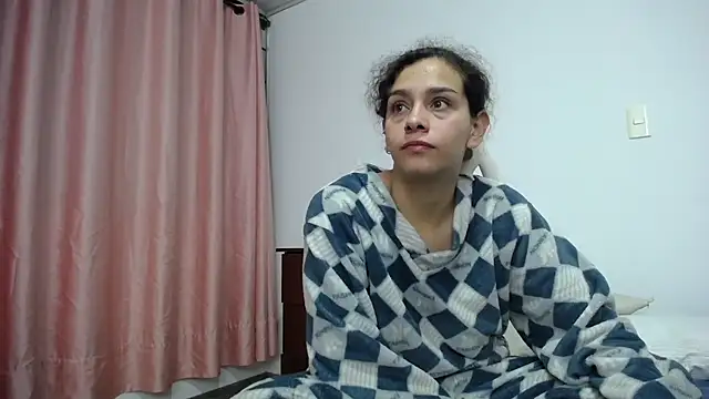 Sarabubbie live sex cam