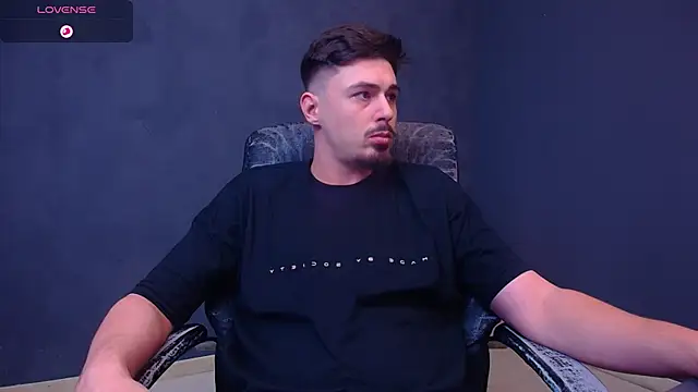 EnzoRace live sex cam