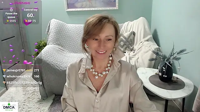 HornyMilf_777 live sex cam