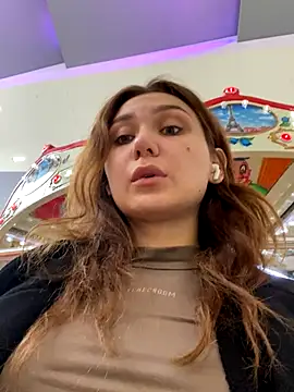 QuitieLia live sex cam