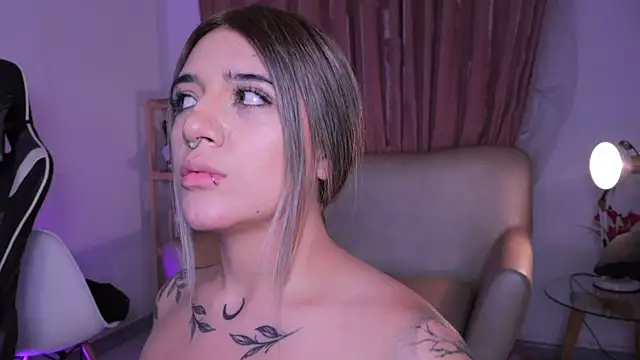 ashleyvalirya live sex cam