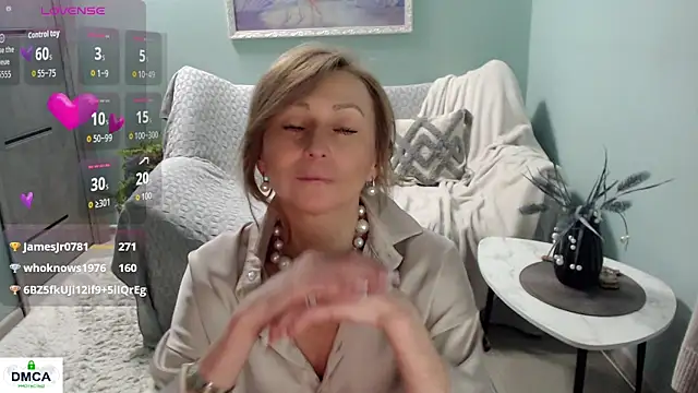 HornyMilf_777 live sex cam