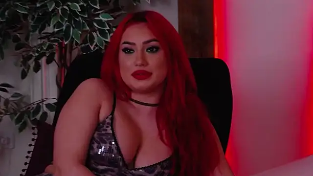 EmyHilton live sex cam