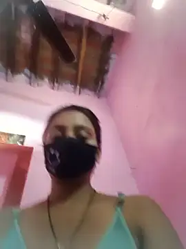 posewith live sex cam