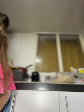 Emiily_lee live sex cam