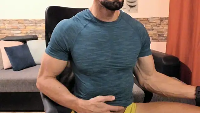 HotHunkTrainer live sex cam