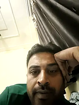 ITZ_GURU live sex cam