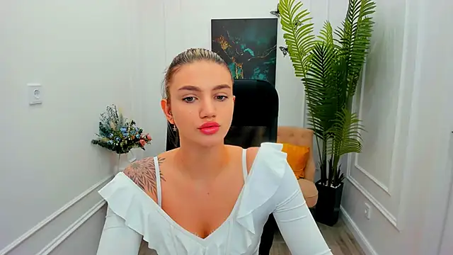 SelenaeMoore live sex cam